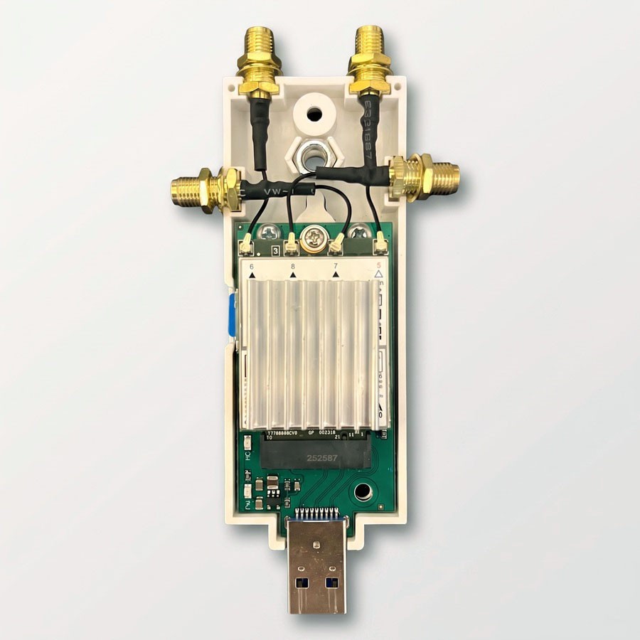 Dell DW5821e — плата Foxconn T77W968 и радиатор внутри корпуса